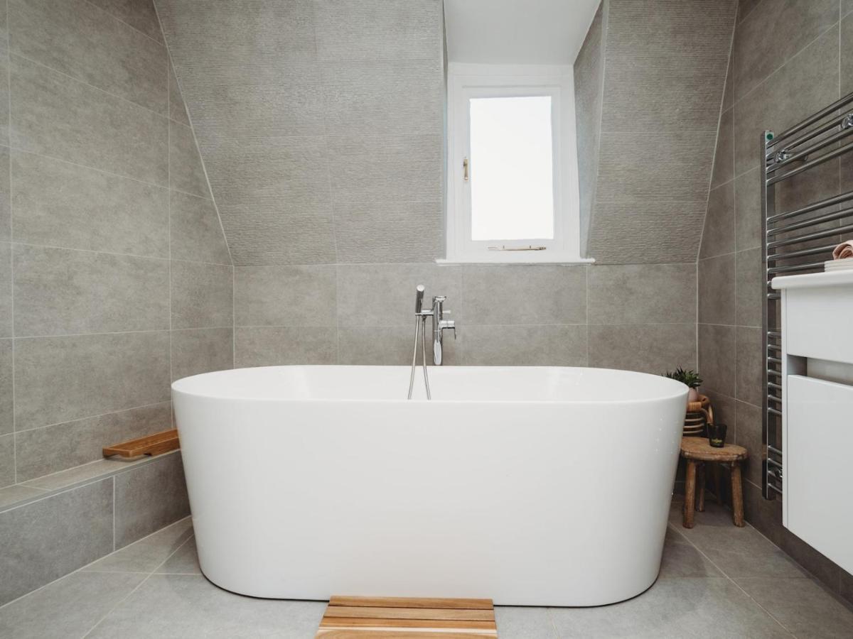 Pass The Keys Stylish 2 Bed Eco Flat In The Heart Of Bath Apartment Exterior photo